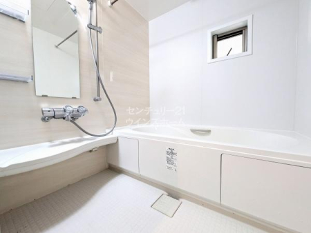 ���� �o�X���[���͐g�̂�􂤂��߂����̏ꏊ�ł͂Ȃ�����̔���������났�̏ꏊ�ɂ��Ȃ�܂��B��؃^�C�v�̗����ŉ��K�ȃo�X�^�C�����y����ł��������I�g�[�����@�t���Ȃ̂ŁA�J�̓��͈ߗފ������Ƃ��Ă��劈��I