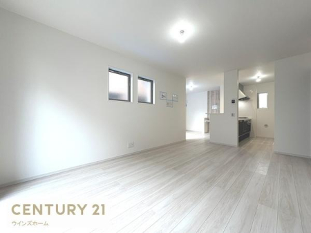 ���r���O ��18.3����LDK�͉Ƒ��S�����������Ƃ��낰���Ԃł��B�傫�ȑ�����͍̌������Ղ�A��������閾�邢���r���O�ł��I
