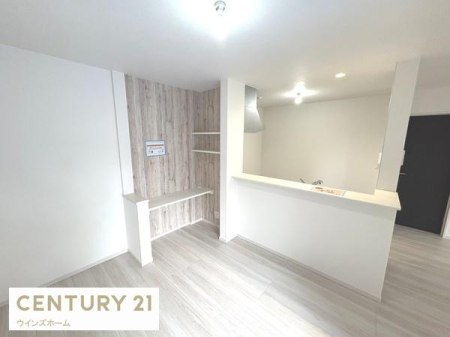 ���r���O �֗��ȃJ�E���^�[�t���ł��q���܂̃��r���O�w�K�ɂ��҂�����B�_�C�j���O�X�y�[�X���L�X�I�Ƒ��Ƃ̂Ȃ�������������Ԃł��B