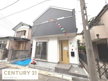 �O�ʓ��H�܂ތ��n�ʐ^ �O�ʓ��H�͓쓌��4���I�Ԓʂ�̏��Ȃ��ՐÂȏZ��n�B