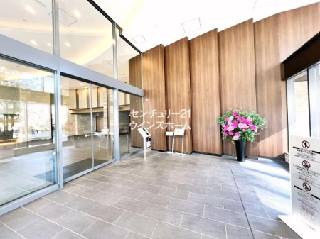 �G���g�����X �_�u���I�[�g���b�N�V�X�e���ŕs�R�҂�󂫑����N���΍���������Ă��܂��I����ɃG���g�����X��G���x�[�^�[���A���p�����ɖh�ƃJ������ݒu���Ă���̂Ŗh�Ɩʂł����S�ł��B