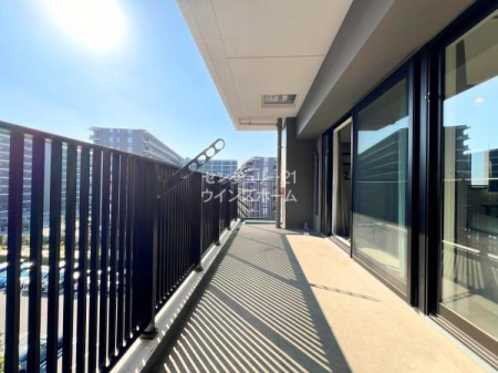 �o���R�j�[ �쓌�����̃��C�h�o���R�j�[�͐��󕨂₨�z�c�������̂����N���N�I5�K�̂������Ȃ̂Œʍs�l�Ȃǂ̖ڂɐG��ɂ����A�v���C�o�V�[���m�ۂ��₷���̂Ŗh�Ɩʂł����S���������̂��������ł��ˁB