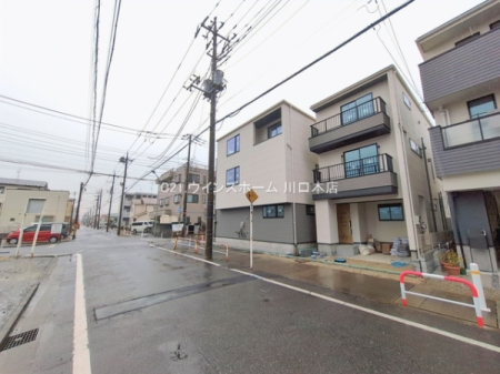 �O�ʓ��H�܂ތ��n�ʐ^ -