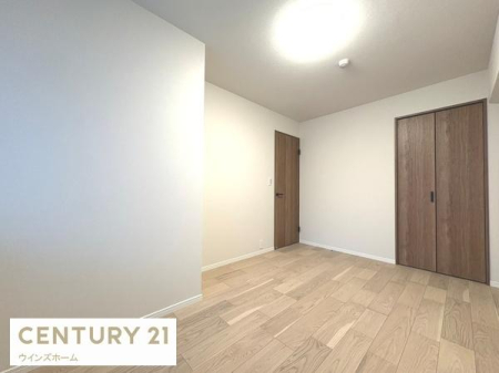 �m�� �����������F�����ƃV���v���ȃf�U�C�������̗͂m���B�N���[�[�b�g�t���ŁA�ߗނ�ו��̐������ڂ����₷���A�g������̗ǂ����K��Ԃł��B