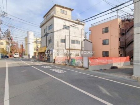 �O�ʓ��H�܂ތ��n�ʐ^ �O�ʓ��H�͂�Ƃ�̂����9.5�����B���ʂ����ǂ��A�Ԍɓ���₨�Ԃ̏o����������������čs����Z���ł��B