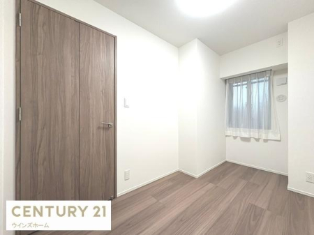 �m�� �����������F�����ƃV���v���ȃf�U�C�������̗͂m���B�E�H�[�N�C���N���[�[�b�g�t���ŁA�ߗނ�ו��̐������ڂ����₷���A�g������̗ǂ����K��Ԃł��B