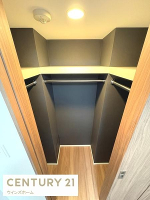 ���[ �E�H�[�N�C���N���[�[�b�g���ݒu����Ă��܂��I��ނ�G�߂��Ƃɕ����Ď��[�ł��X�b�L�����[�ł��܂��B