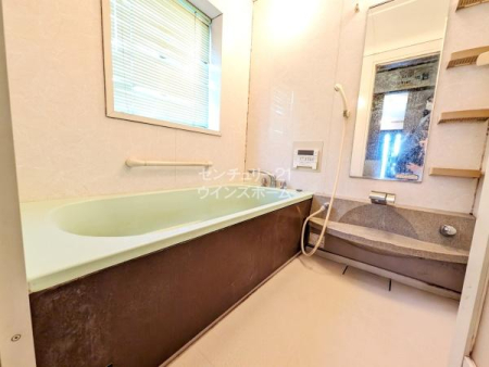 ���� �o�X���[���͈���̔���������났�̏ꏊ�ł��B�ǂ������@�\�t���Ȃ̂ōŌ�ɂ����C�ɓ�����ɂ����K�ȃo�X�^�C�������񋟂��܂��I�傫�ȑ�������̂Ŗ��邭���C���΂�����ł��I