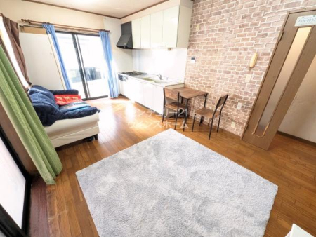 ���r���O LDK�͕ǂ̈ꕔ���A�N�Z���g�N���X�Ńf�R���[�V�������A�������ȋ�ԂɎd�グ�܂����I���Ђɂă��t�H�[���⃊�m�x�[�V�����̂���Ă��\�Ȃ̂ł��C�y�ɂ��₢���킹���������I