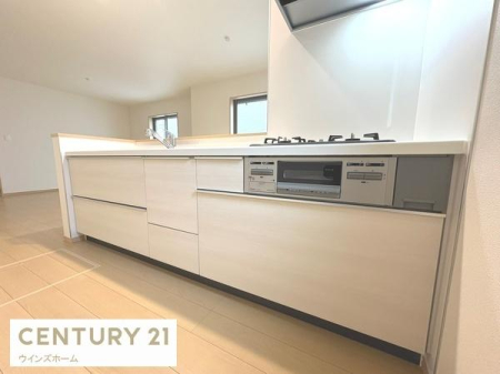 �L�b�`�� �l�C�̑Ζʎ��L�b�`���̓��r���O�A�_�C�j���O����]�ł��܂��I�L�b�`���͍�ƃX�y�[�X���L�X���Ă�����[�ɂ�����܂���I