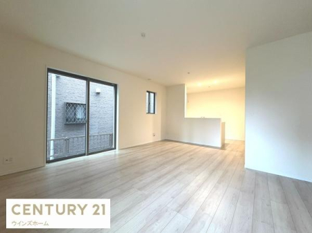 ���r���O �R�~���j�P�[�V�������~���ɂ��������Ƒ��ɂ��X�X���̃��r���O�C���K�i���̗p�B�Ƒ������ł�������킹���鉷���ȊԎ��I