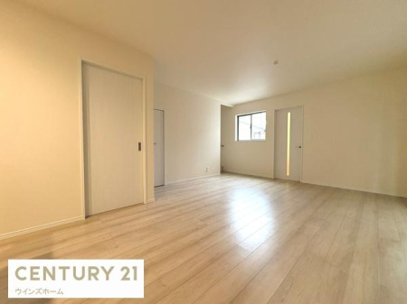 ���r���O ��16.1����LDK�͉Ƒ��S�����������Ƃ��낰���Ԃł��B�傫�ȑ�����͍̌������Ղ�A��������閾�邢���r���O�ł��I
