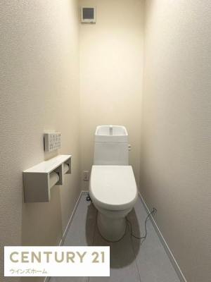 �g�C�� �g�C���͂P�E2�K�ɐݒu����Ă���A�������֍��t���̐����ȃg�C���B