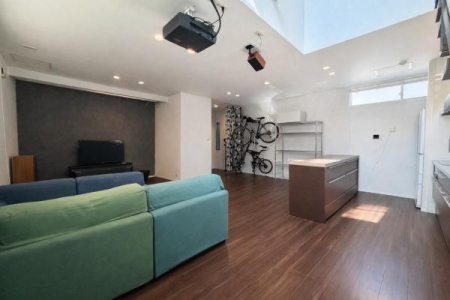 ���r���O 24������LDK�͂������Ƃ��낰���Ԃł��B���r���O�ƃ_�C�j���O�����R�Ɏg���������邽�߁A�l�X�ȃ��C�t�X�^�C���ɑΉ����܂�!