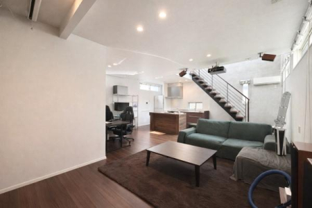 ���r���O ���邭�J���I�ȃ��r���O�����́B���R���ɕ�܂��S�n�悢��ԂŁA���X�̕�炵�����L���ɂȂ�܂��B