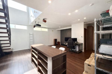 ���r���O -