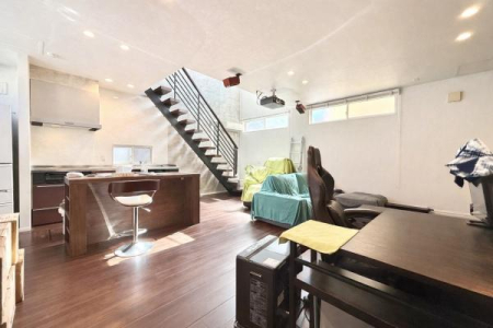 ���r���O �����̂���J���I�ȃ��r���O�B�������玩�R���������Ղ荷�����݁A���r���O�S�̂ɐS�n�悢���邳�������炵�܂��B