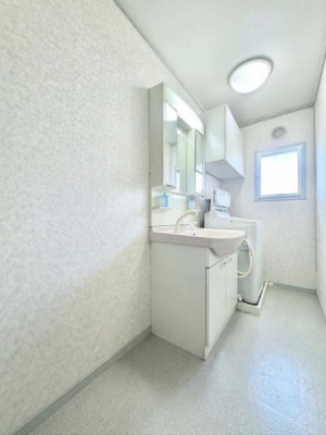 ���ʑ�E���ʏ� ���ʉ��ϑ�̓V���v���ł���Ȃ���@�\�������˔����A���K�ȃT�j�^���[��Ԃ����������܂��B�@��CG���H���Ă���܂�