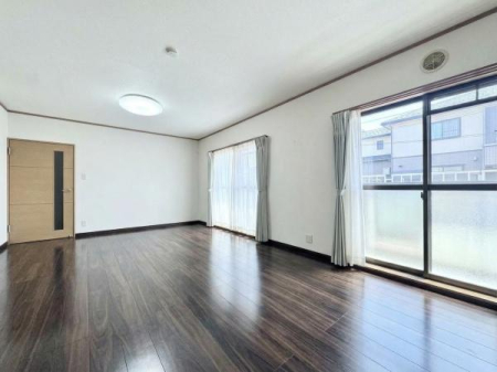 ���r���O ���邭�J���I�ȃ��r���O�����́B���R���ɕ�܂��S�n�悢��ԂŁA���X�̕�炵�����L���ɂȂ�܂��B�@��CG���H���Ă���܂�