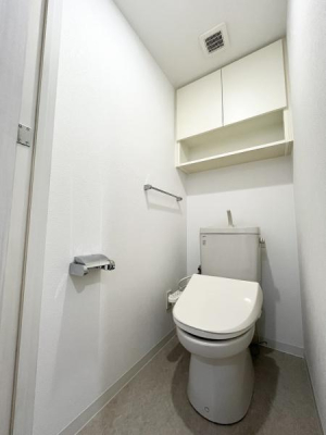 �g�C�� �㕔�Ɏ��[�X�y�[�X���m�ۂ����@�\�I�ȃg�C���B�X�g�b�N�i�⏬�����������₷���A��Ԃ�L�����p�ł��܂��B
�ߘa8�N3�����t�H�[���E�n�E�X�N���[�j���O�ςł��I