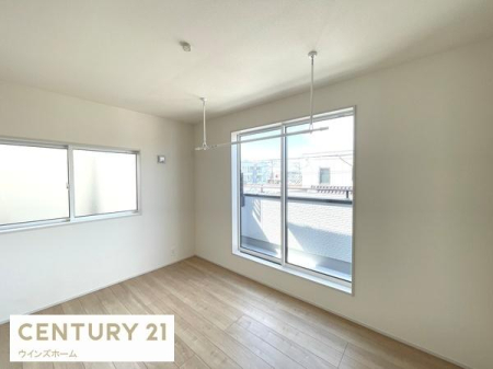 �m�� �o���R�j�[�ɖʂ����m����6���B�N���[�[�b�g�t���I����������������K�ȋ�Ԃł��낰�܂��I