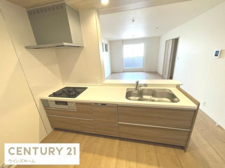 �L�b�`�� ���r���O�����n����Ζʎ��L�b�`���B�J�E���^�[�t���Ŕz�V���X���[�Y�B�A�N�Z���g�N���X�̓V�䂪��Ԃɕ\���^���A�Ƒ��Ƃ̉�b���y���݂Ȃ��痿�����ł��܂��B