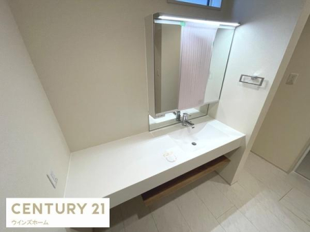 ���ʑ�E���ʏ� ���C�h�J�E���^�[�̐��ʉ��ϑ�B���[�L�x�Őg�x�x�����K�A�����������Ԃ������̕�炵���x���܂��B