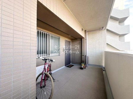 ���� ���֑O��12���Ă̐�p�|�[�`�t���I���ւƋ��p�L���̊ԂɃX�y�[�X���݂�����̂ŁA�v���C�o�V�[������₷���Ȃ�܂��I