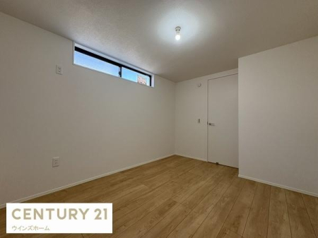 �m�� �����������F�����ƃV���v���ȃf�U�C�������̗͂m���B�E�H�[�N�C���N���[�[�b�g�t���ŁA�ߗނ�ו��̐������ڂ����₷���A�g������̗ǂ����K��Ԃł��B