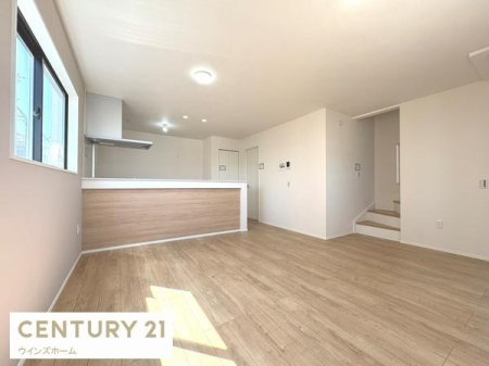 ���r���O ��15.1����LDK�͉Ƒ��S�����������Ƃ��낰���Ԃł��B�傫�ȑ�����͍̌������Ղ�A��������閾�邢���r���O�ł��I
