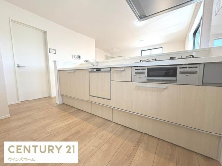 �L�b�`�� �l�C�̑Ζʎ��L�b�`���̓��r���O�A�_�C�j���O����]�ł��܂��I�L�b�`���͍�ƃX�y�[�X���L�X���Ă�����[�ɂ�����܂���I