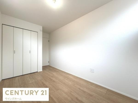 �m�� �V���v���ȃf�U�C�������͂�5.5���m���B�N���[�[�b�g�t���ňߗނ�ו����X�b�L�����[�ł��܂��B