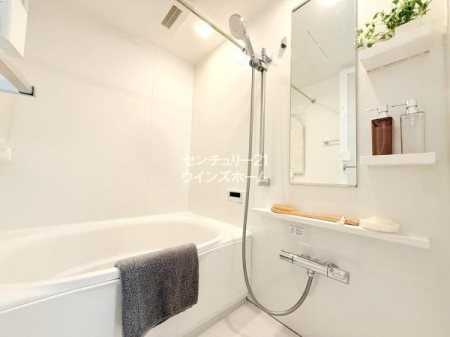 ���� 2025�N2����TOTO���̃��j�b�g�o�X�Ɍ����ς݁I�ǂ������@�\���ڂȂ̂ōŌ�ɓ�����ɂ����K�ȃo�X�^�C�������񋟂��܂��B����ɒg�[�����@�t���ŉJ�̓��͈ߗފ������Ƃ��Ă��劈��ł��I