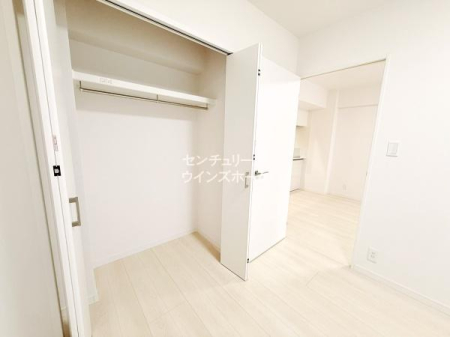 �m�� �����𔒁~���ł܂Ƃ߂��Z�ݎ�̊������f����V���v�����_���ȗm���B2025�N2���ɃN���X���t���[�����O�̒��ւ��A��������Ȃǂ̃��t�H�[���ς݂Ȃ̂Ŗ��邭���ꂢ�ł��ˁI