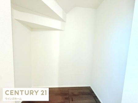 ���[ �E�H�[�N�C���N���[�[�b�g���ݒu����Ă��܂��I�G�߂��̂������Ղ���[�ł��A���������X�b�L���Еt���܂��I