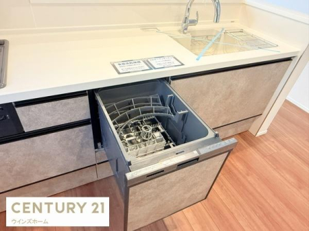 �L�b�`�� �l�C�̑Ζʎ��L�b�`���̓��r���O�A�_�C�j���O����]�ł��܂��I�L�b�`���͍�ƃX�y�[�X���L�X���Ă�����[�ɂ�����܂���I