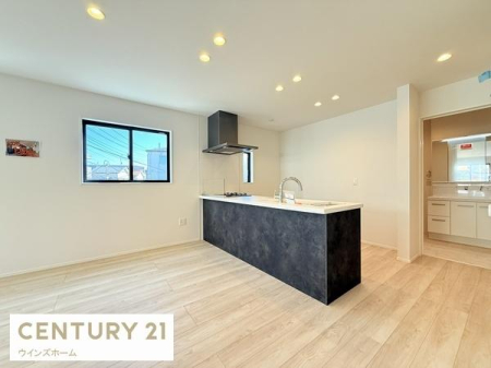 ���r���O ���邭�J���I�ȃ��r���O�����́B���R���ɕ�܂��S�n�悢��ԂŁA���X�̕�炵�����L���ɂȂ�܂��B