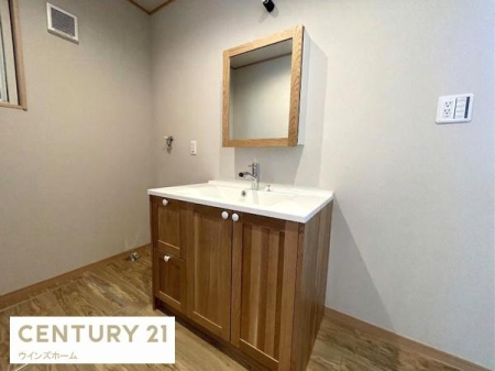 �L�b�`�� ���[�͂̂���ؖڒ��̃J�b�v�{�[�h�t���E�����ڂ��������ȃL�b�`���I��AI�ɂ�菬�������������摜�ł��B