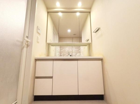 ���ʑ�E���ʏ� �g������̗ǂ��O�ʋ��^�̐��ʉ��ϑ�B���̊p�x���ς�����̂Ńw�A�X�^�C���⃁�C�N�ɂ��������Ɋ������ł��ˁI���̌��͎��[�ɂȂ��Ă���̂ŁA�ׁX�������̂����[�ł��X�b�L���Ƃ������ʉ��ɁB