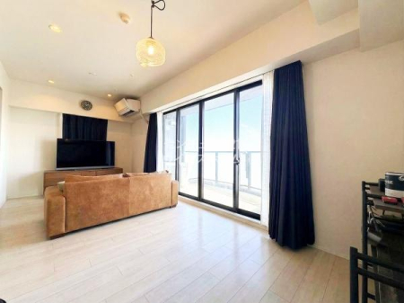 ���r���O ���r���O�E�_�C�j���O�ɏ��g�[���������A���������ɂ����ł����������K��Ԃ��������܂��I�o���R�j�[�ɖʂ������C�h�E�C���h�E���疾�邢�z�����������ރ��r���O�́A���Ƒ������R�ƏW�܂�e���̏�ɂȂ肻���ł��I