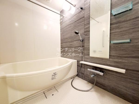 ���� �ǂ������@�\���ڂōŌ�ɓ�����ɂ����K�ȃo�X�^�C�������񋟂��܂��B����ɒg�[�����@�t���Ȃ̂ŁA�J�̓���ԕ��̎����͈ߗފ������Ƃ��Ă��劈��ł��I