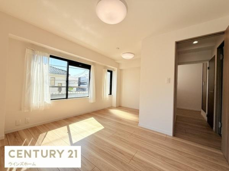 �m�� ���炩�ȓ��������S�n�悭�������ނ�������7.8���̂�Ƃ肠��L���B�N���[�[�b�g�����Ńx�b�h��u���Ă��]�T�̍L���ŐQ���ɂ��҂�����̋�Ԃł��B