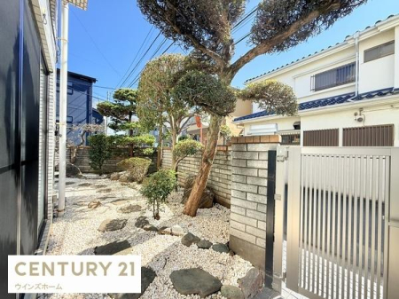 �� �A�͂╽�΂��~���l�߂��A���{�뉀���C���[�W�����a�̋�Ԃ��~�n���̈ꕔ�Ɏ{����܂����B���X�̌������痣��A�����ȂЂƎ��𖞋i�ł���悤�Ȃ������̋�Ԃł��B