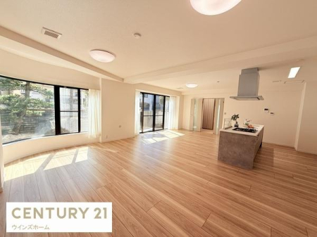 ���r���O 31������LDK�͂������Ƃ��낰���Ԃł��B���r���O�ƃ_�C�j���O�����R�Ɏg���������邽�߁A�l�X�ȃ��C�t�X�^�C���ɑΉ����܂�!