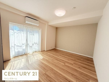 �m�� �����𔒁~���ł܂Ƃ߂��Z�ݎ�̊������f����V���v�����_���ȗm���B2025�N10���ɃN���X���t���[�����O�̒��ւ��A��������Ȃǂ̃��t�H�[���ς݂Ȃ̂Ŗ��邭���ꂢ�ł��ˁI�G�A�R�����ݒu�ρI