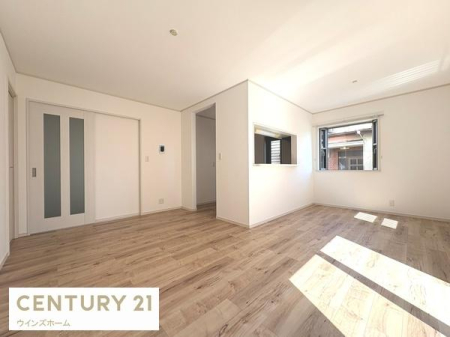 ���r���O ��15����LDK�͉Ƒ��S�����������Ƃ��낰���Ԃł��B�傫�ȑ�����͍̌������Ղ�A��������閾�邢���r���O�ł��I
