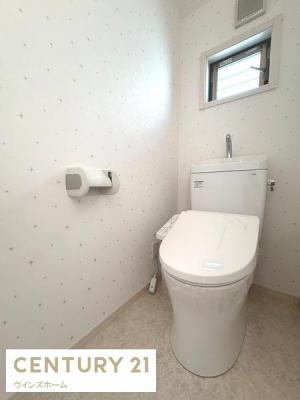 �g�C�� �g�C���͂P�E2�K�ɐݒu����Ă���A�������֍��t���̐����ȃg�C���B