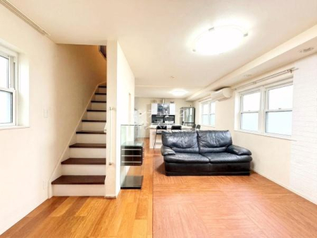 ���r���O ���r���O�C���K�i���̗p���A���Ƒ��̌q������؂ɂ��܂����I�O�o���鎞��A��������K�����r���O��ʂ�̂ŁA���Ƒ������R�Ɗ�����킹�邱�Ƃ��ł��܂��B��CG�ŉƍ�����������Ă��܂�