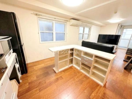 ���r���O �����𔒁~���ł܂Ƃ߂��Z�ݎ�̊������f����V���v�����_����LDK�B�J��������������݂������R���ɕ�܂��S�n�悢��ԂŁA���X�̕�炵�����L���ɂȂ�܂��I��CG�ŉƍ�����������Ă��܂�