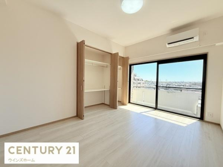 �m�� ���炩�ȓ��������S�n�悭�������ނ�������8���̂�Ƃ肠��L���B�N���[�[�b�g�����Ńx�b�h��u���Ă��]�T�̍L���ŐQ���ɂ��҂�����̋�Ԃł��B